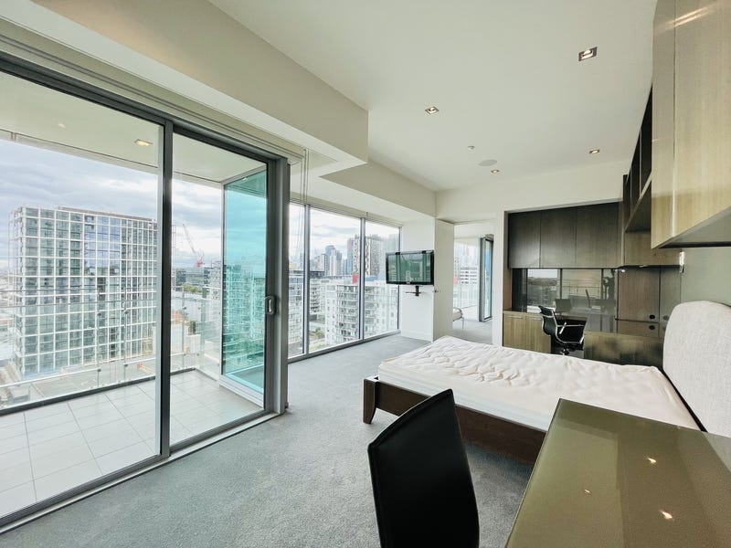 Luxurious Living in Royal Domain 11