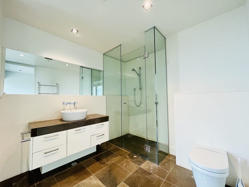 Luxurious Living in Royal Domain 12