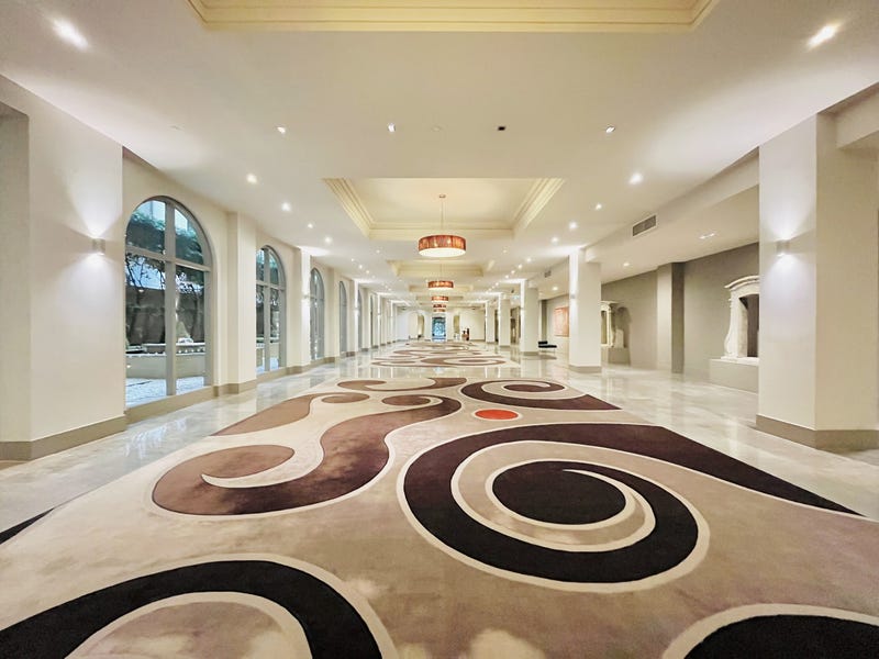 Luxurious Living in Royal Domain 14