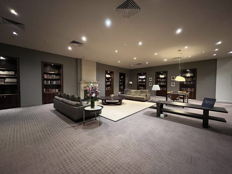 Luxurious Living in Royal Domain 15