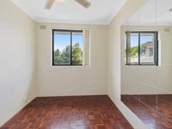 Sun-filled 2 bedroom apartment in 3