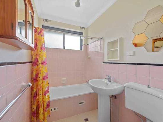 Sun-filled 2 bedroom apartment in 4