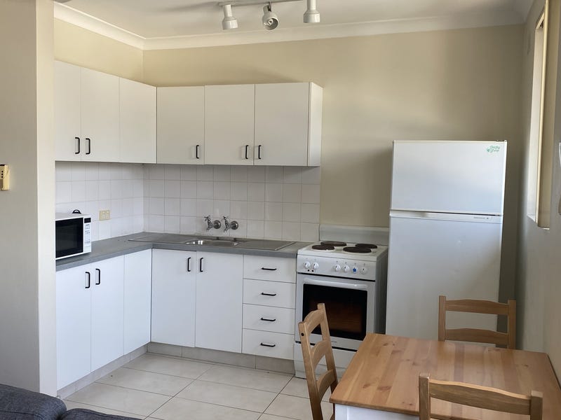 Sun-filled 2 bedroom apartment in 6