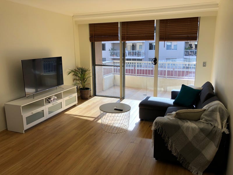 1BR APARTMENT w PARKING | Convenient location
