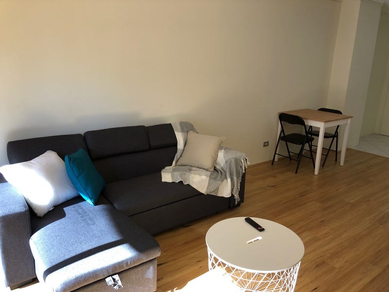 1BR APARTMENT w PARKING | 4
