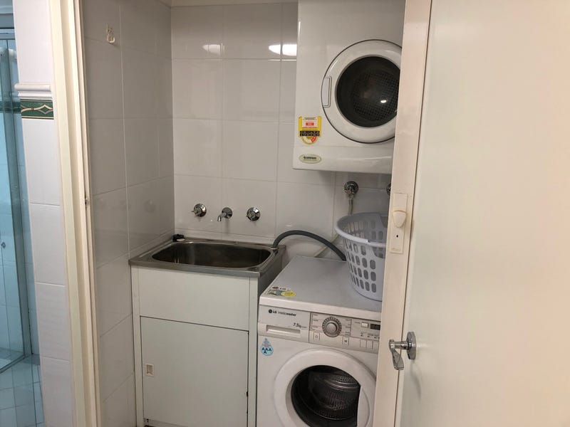 1BR APARTMENT w PARKING | 6