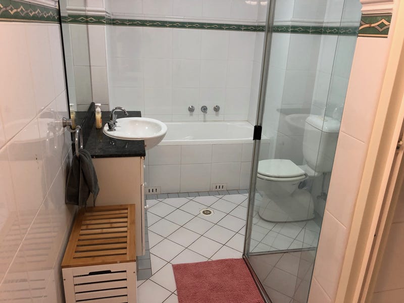 1BR APARTMENT w PARKING | 7