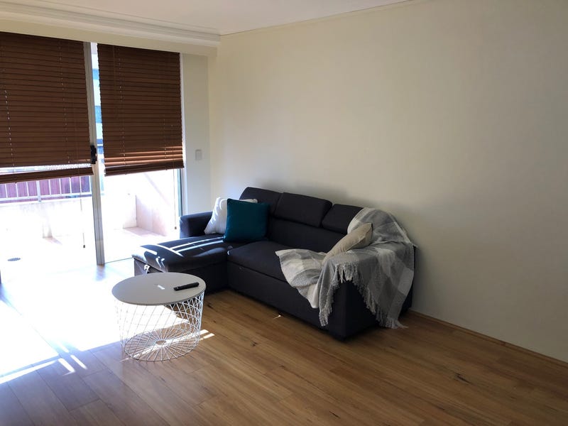 1BR APARTMENT w PARKING | 10