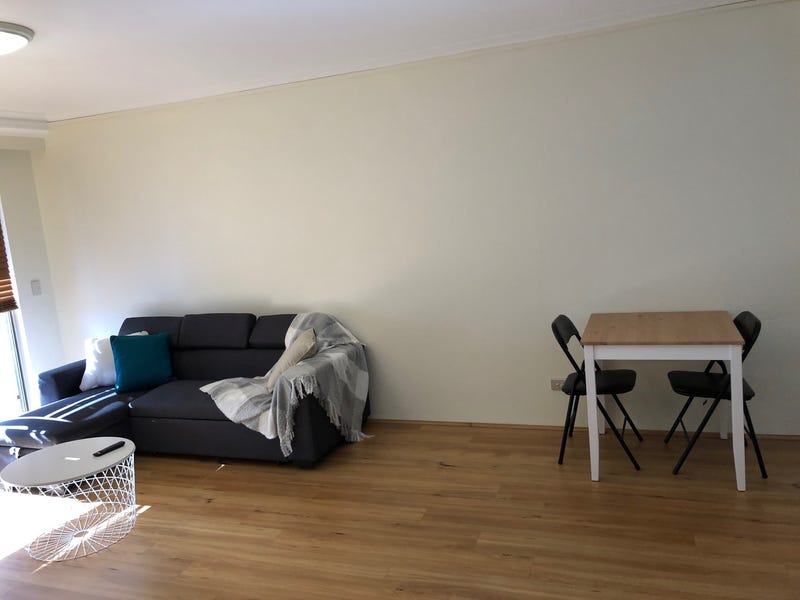 1BR APARTMENT w PARKING | 11
