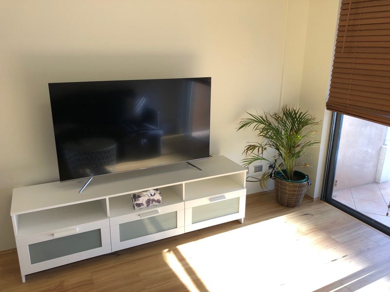 1BR APARTMENT w PARKING | 12