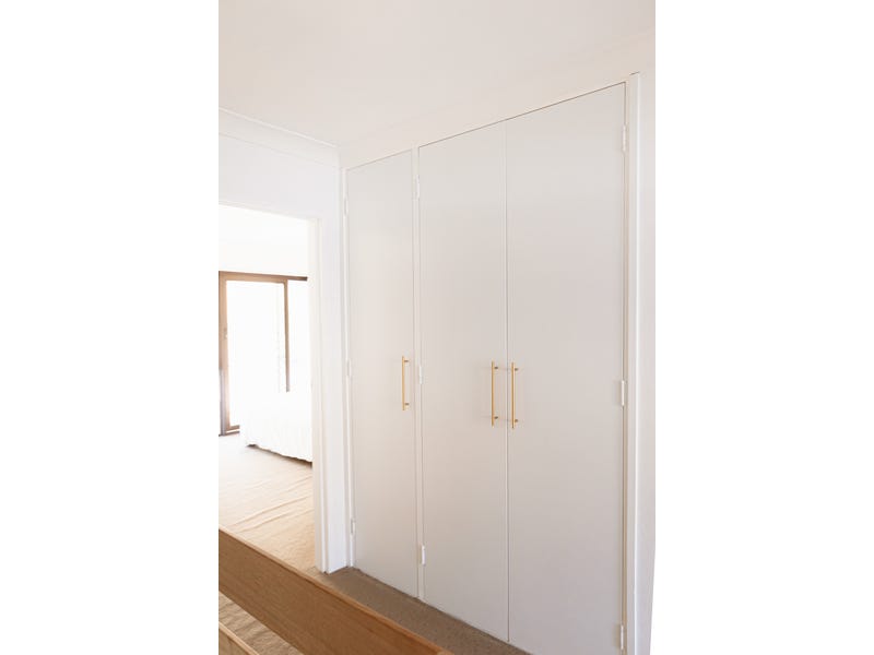 Newly renovated townhouse 4