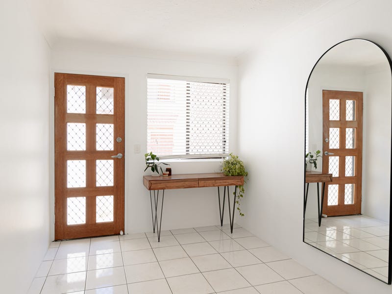 Newly renovated townhouse 11