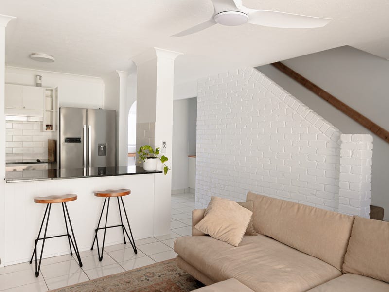 Newly renovated townhouse 16
