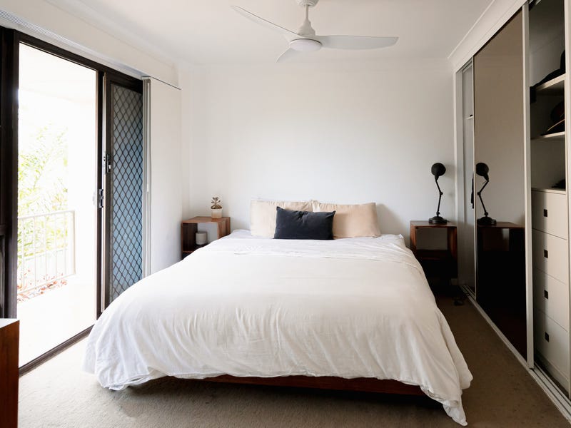 Newly renovated townhouse 21