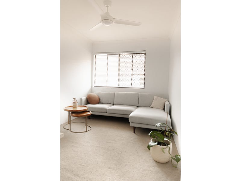 Newly renovated townhouse 22