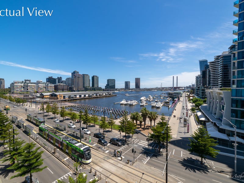 Docklands Waterfront 1-Bed Residence with Secure Carspace