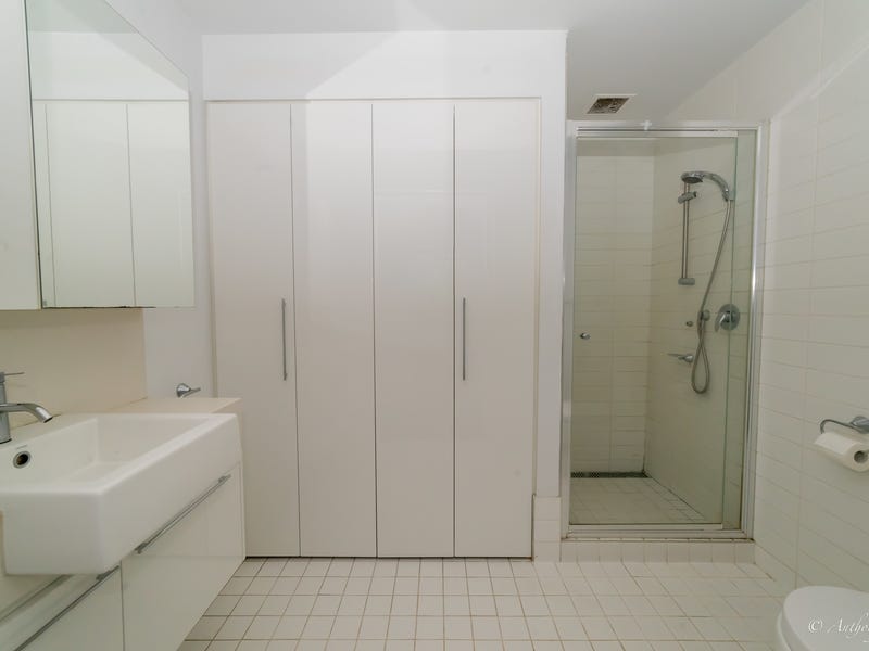Docklands Waterfront 1-Bed Residence with 5