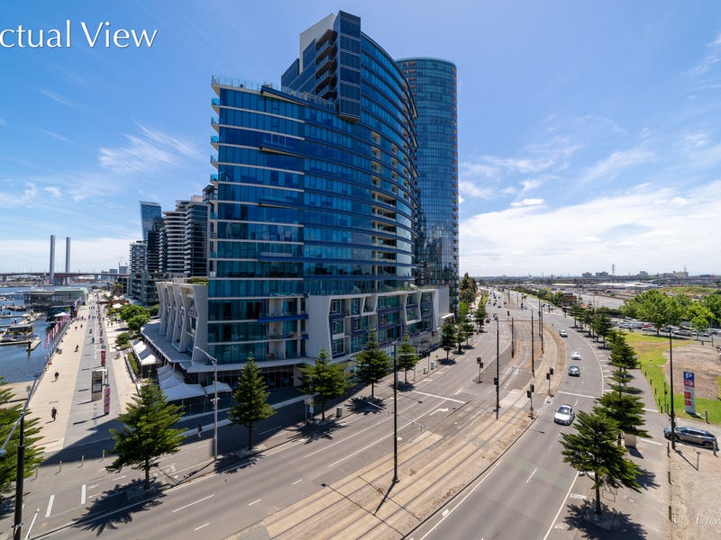 Docklands Waterfront 1-Bed Residence with 12