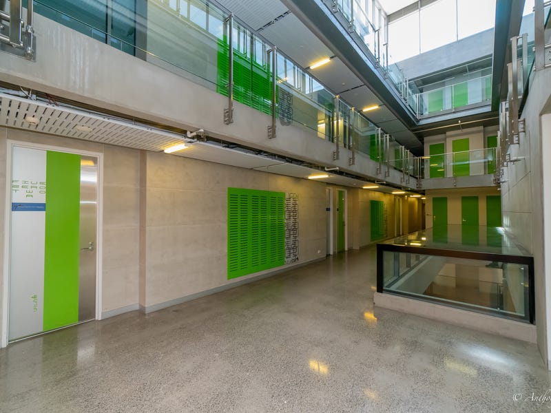 Docklands Waterfront 1-Bed Residence with 13