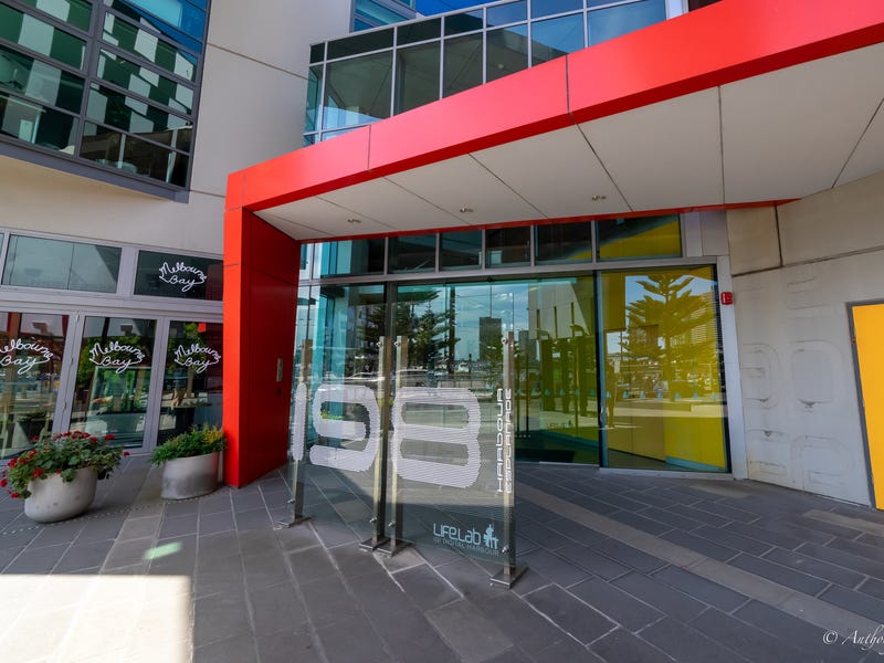 Docklands Waterfront 1-Bed Residence with 16