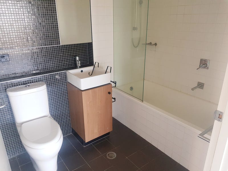 Beautiful 2 Bedroom Apartment In 6