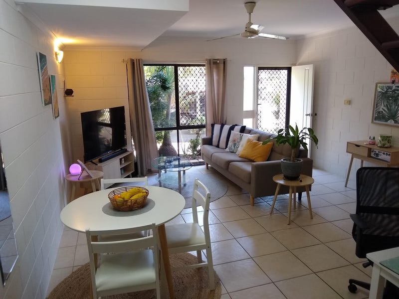 Spacious townhouse, one block from Pease St shops