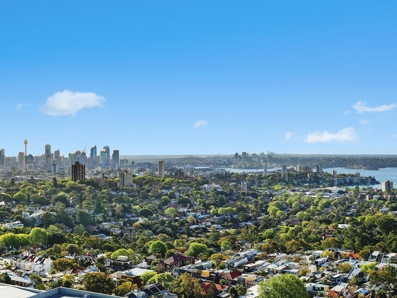 Stunning Harbour Views – In Luxury Aqua
