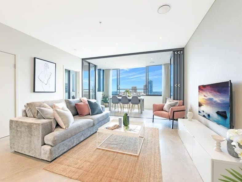 LARGE, CLEAN, BRIGHT and MODERN 3