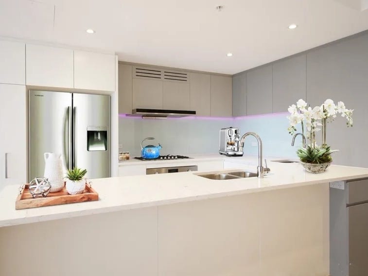 LARGE, CLEAN, BRIGHT and MODERN 5