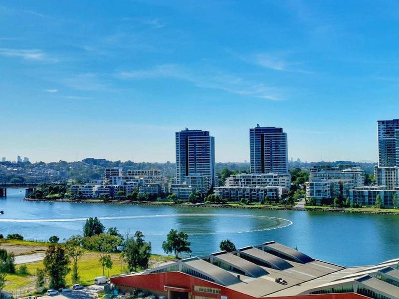 LARGE, CLEAN, BRIGHT and MODERN 17