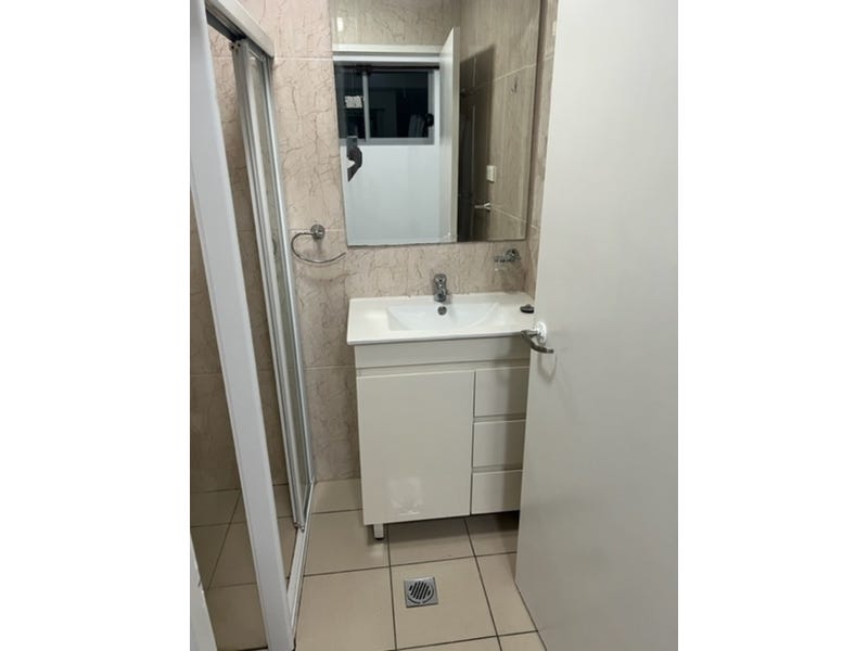 Apartment with Great Amenities Nearby 2