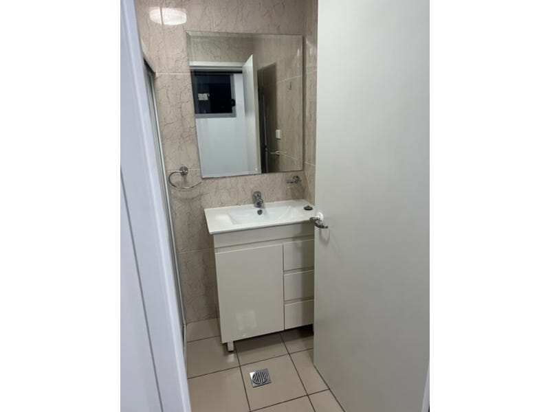 Apartment with Great Amenities Nearby 3