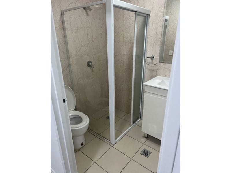 Apartment with Great Amenities Nearby 4