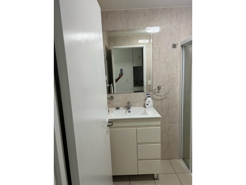 Apartment with Great Amenities Nearby 5