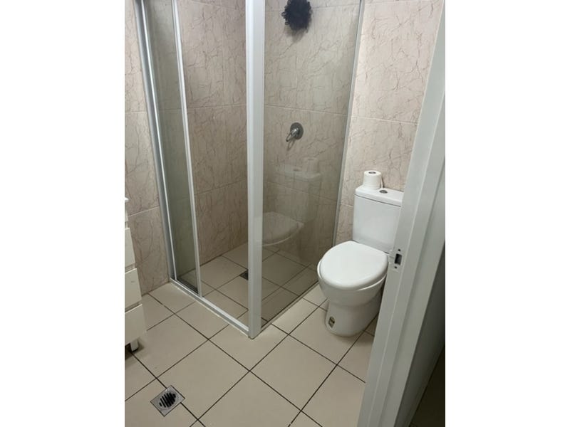 Apartment with Great Amenities Nearby 6