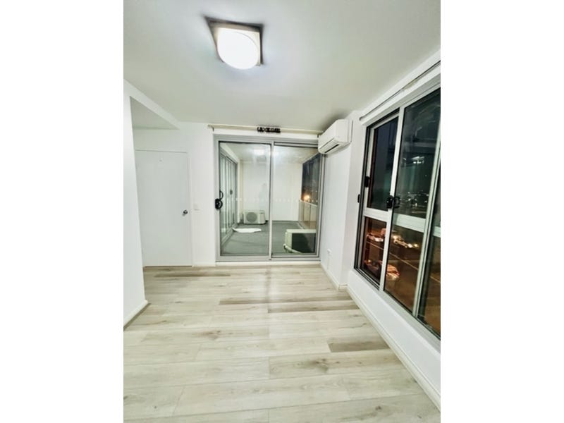 Apartment with Great Amenities Nearby 7