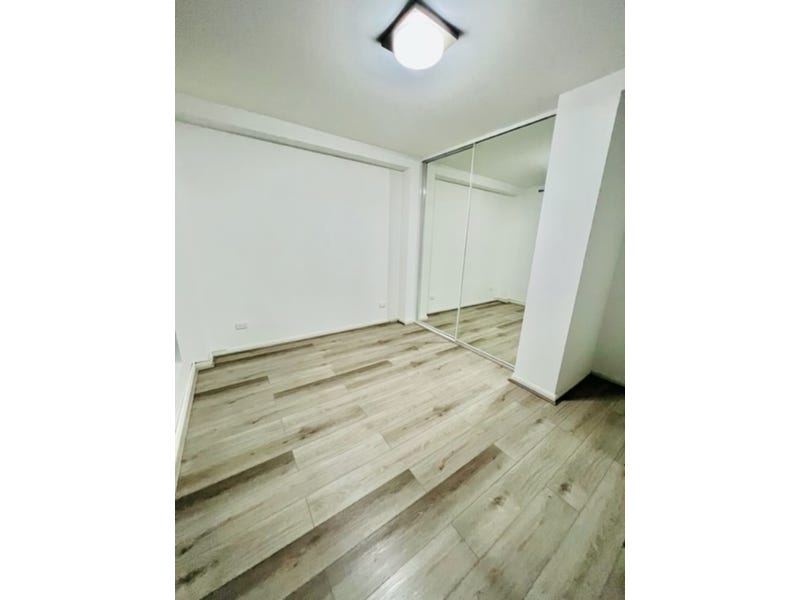 Apartment with Great Amenities Nearby 8