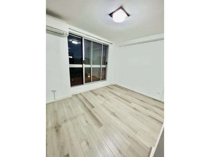 Apartment with Great Amenities Nearby 9