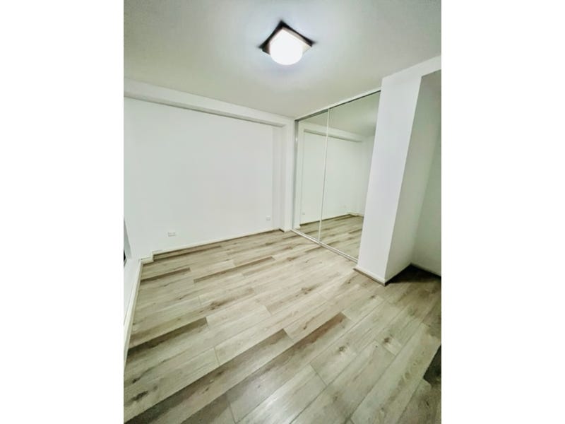 Apartment with Great Amenities Nearby 10