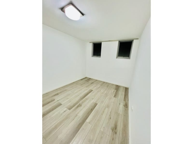 Apartment with Great Amenities Nearby 11