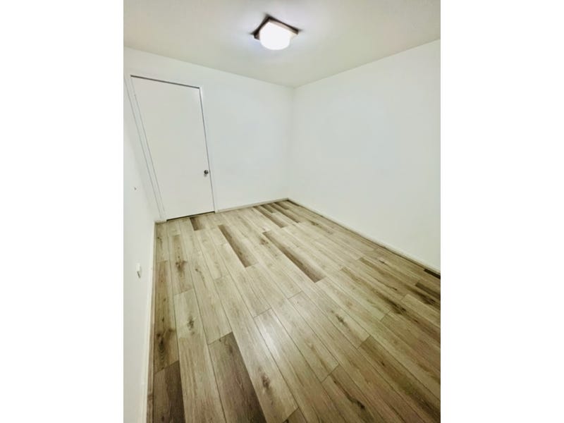 Apartment with Great Amenities Nearby 12