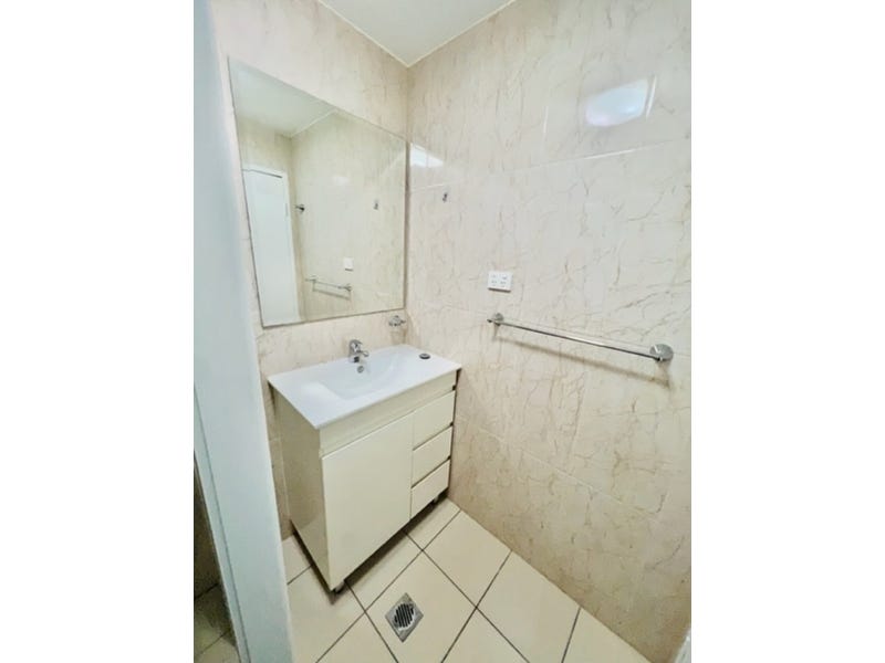 Apartment with Great Amenities Nearby 14