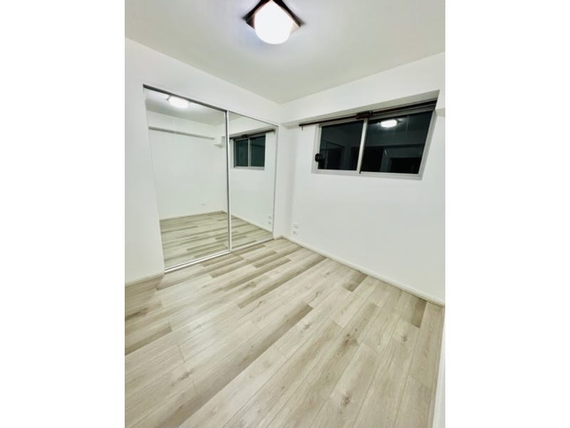 Apartment with Great Amenities Nearby 15