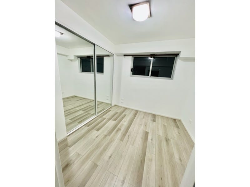 Apartment with Great Amenities Nearby 16