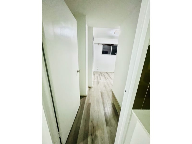 Apartment with Great Amenities Nearby 17