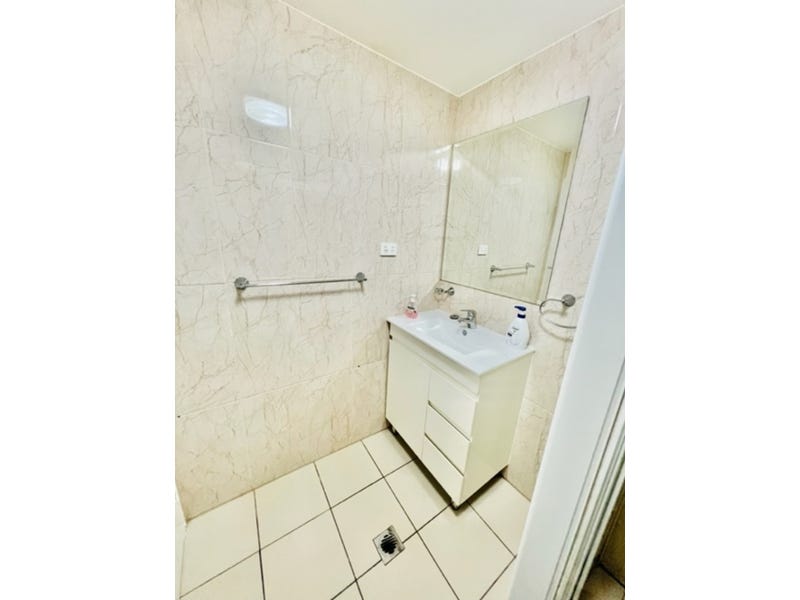 Apartment with Great Amenities Nearby 19