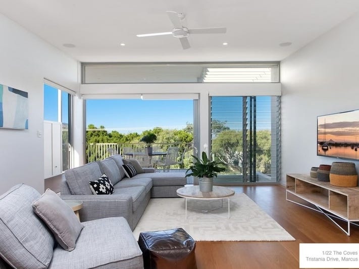 Stunning White & Timber Colour Scheme Beach House!