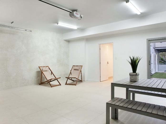 Stunning White & Timber Colour 17
