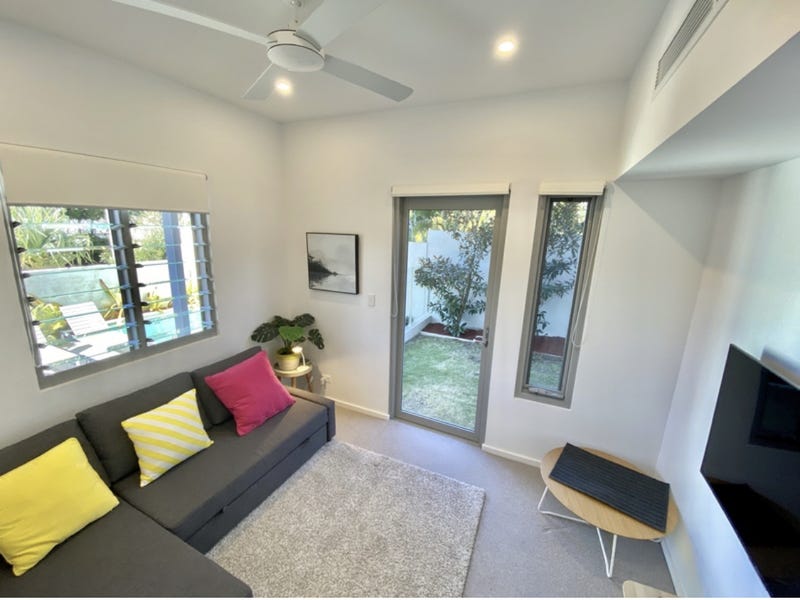 Stunning White & Timber Colour 21