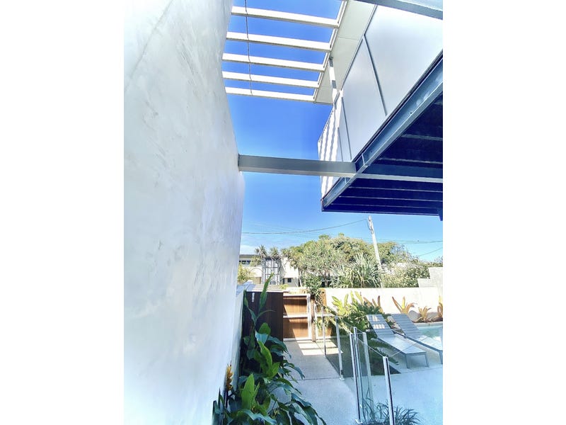 Stunning White & Timber Colour 22